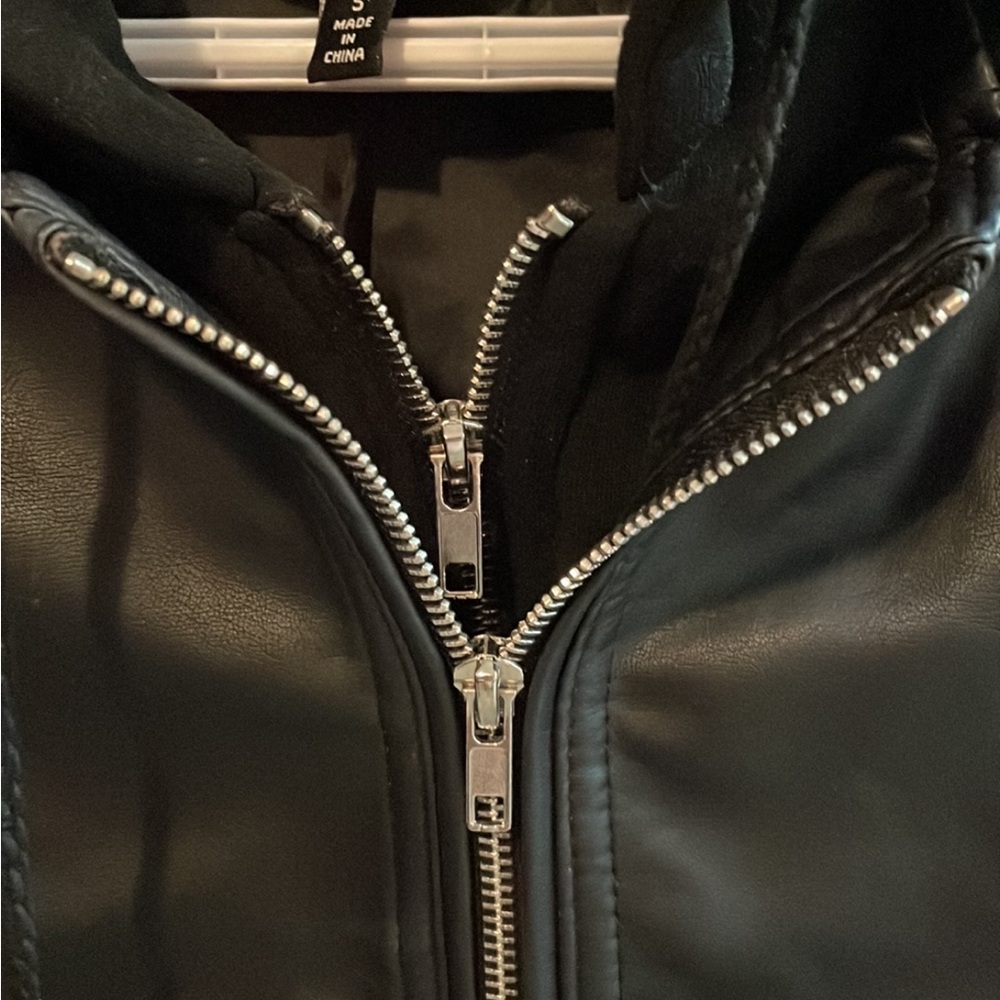 Small leather jacket - Picture 2 of 5
